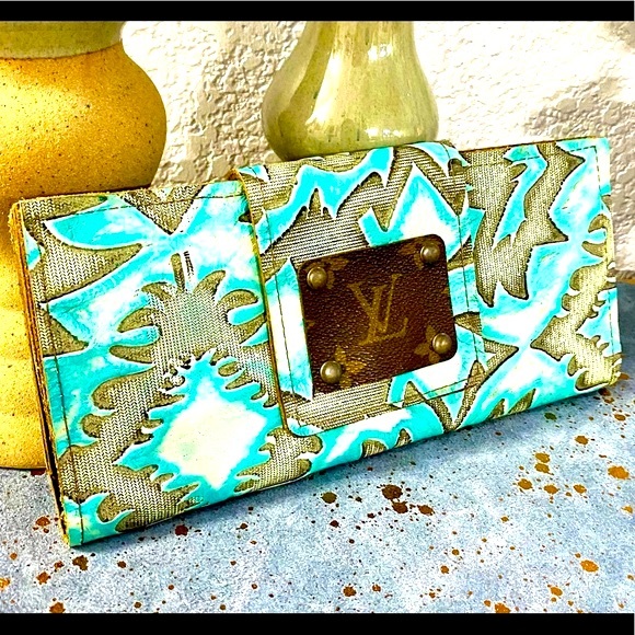 NWT Keep It Gypsy Turquoise Tooled Genuine Leather Wallet - Picture 8 of 16